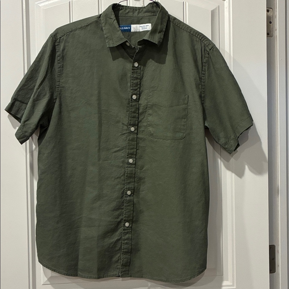 Old Navy - Men's Everyday Short Sleeve Shirt - Large
